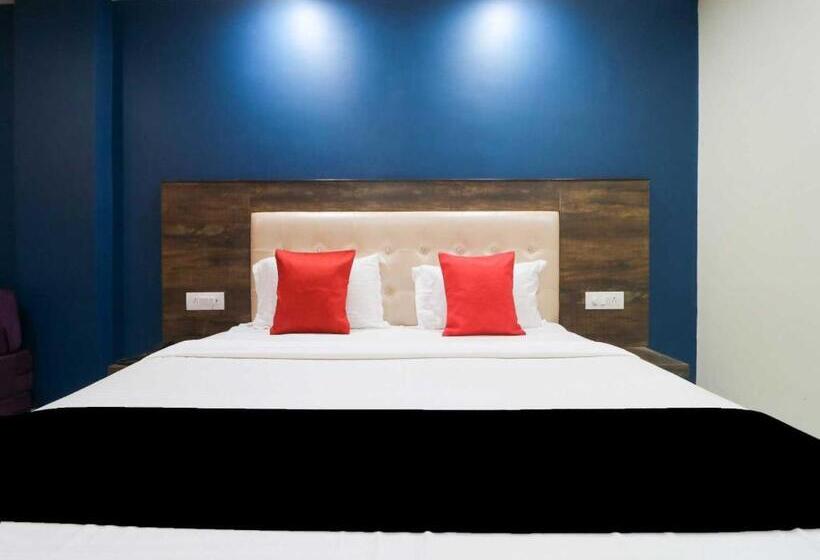 트리플 클래식 룸, Oyo Hotel Nekiram