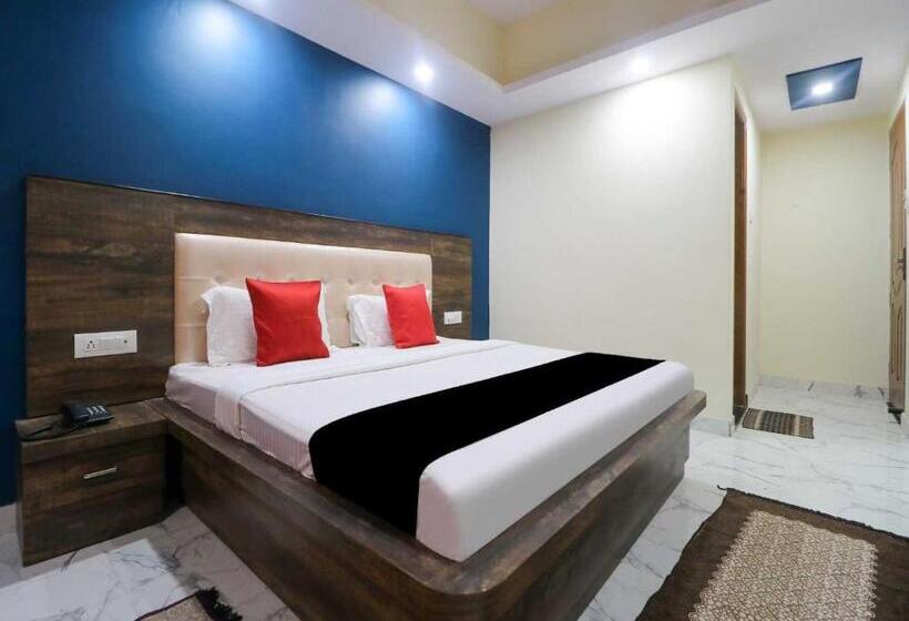 트리플 클래식 룸, Oyo Hotel Nekiram