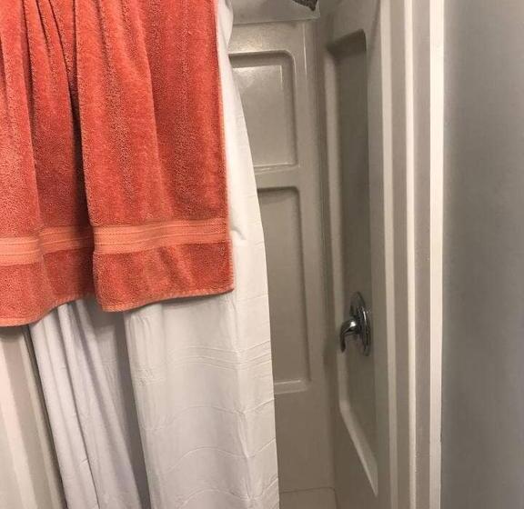 스탠다드 스튜디오, Cozy Room Near Downtown Hendersonville