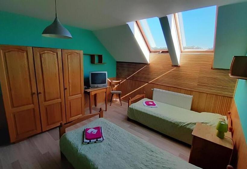 스탠다드 트리픔 룸 공동욕실, Guest House Uzhgorod