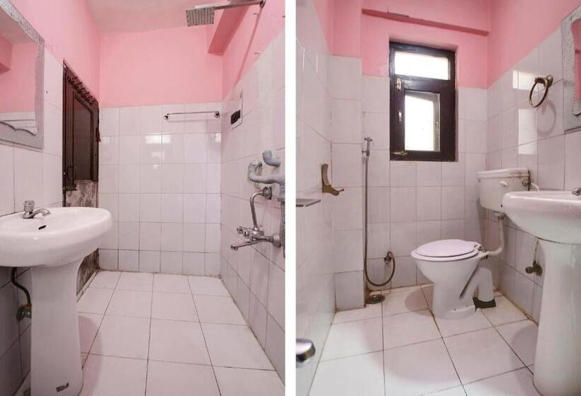 Трехместный Номер Классика, Oyo Hotel Azad