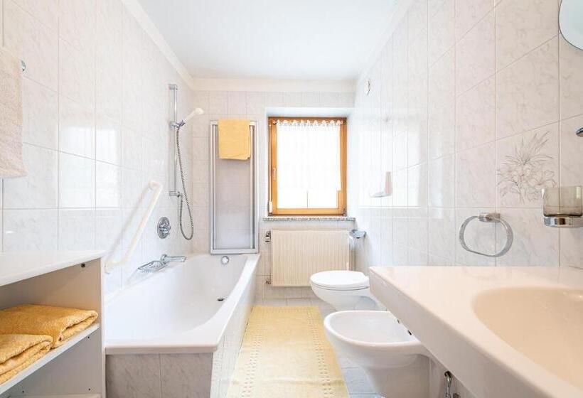 Апартаменты 2 Спальни, Unterhof