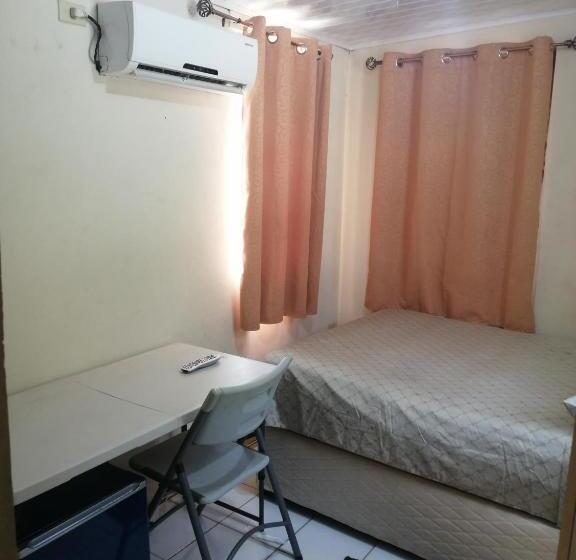 استودیوی استاندارد, Tonys Guest House