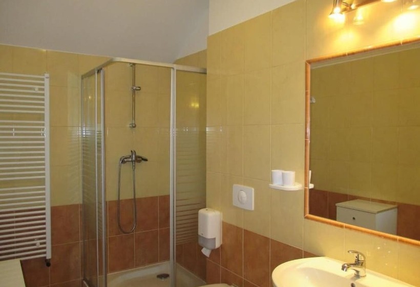Standard 3 Pers. Værelse, Klinika Młodości Medical Spa