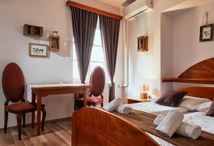 سوییت خانوادگی, Rooms & Restaurant Ostarija