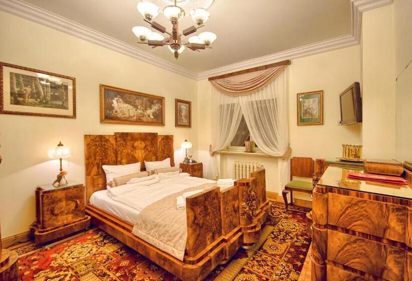 Номер Deluxe, Pałac Tłokinia