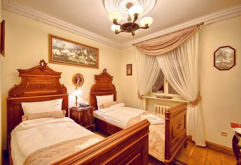 Номер Стандарт, Pałac Tłokinia