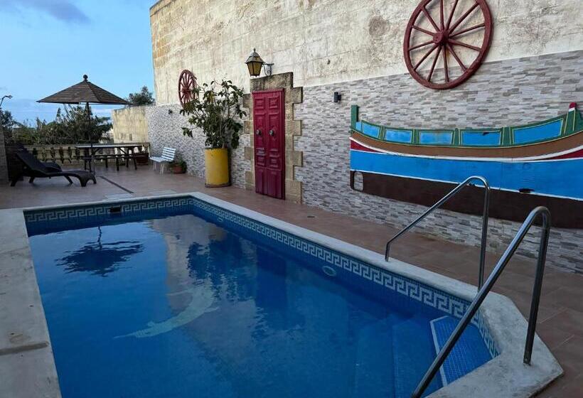 اتاق استاندارد سه تخته با چشم‌انداز استخر, Tal Bir Farmhouse