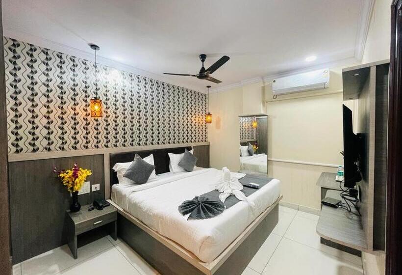 Family Suite, Blue Petals