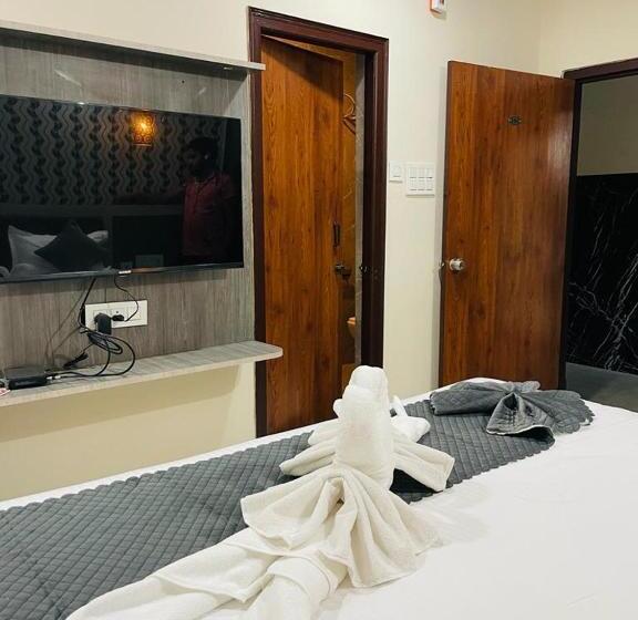 Family Suite, Blue Petals