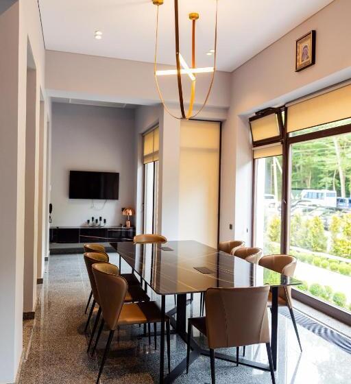 سوئیت جونیور خانوادگی, Park Hotel Bristol