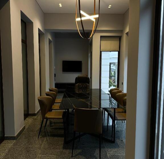 سوئیت جونیور خانوادگی, Park Hotel Bristol