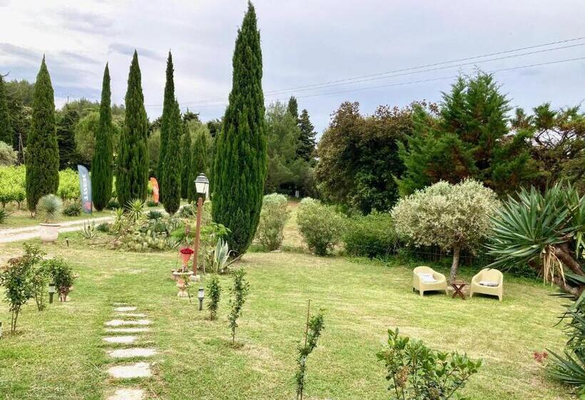 Номер Стандарт Вид на Сад, Domaine Des Lavarines