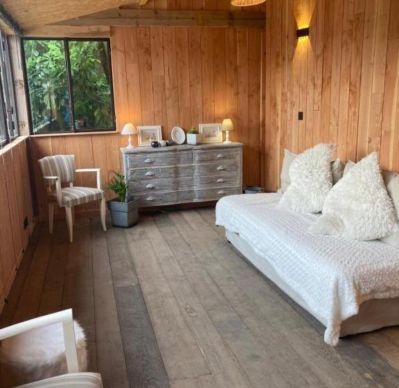 Номер Стандарт, Pierres Et Jardins