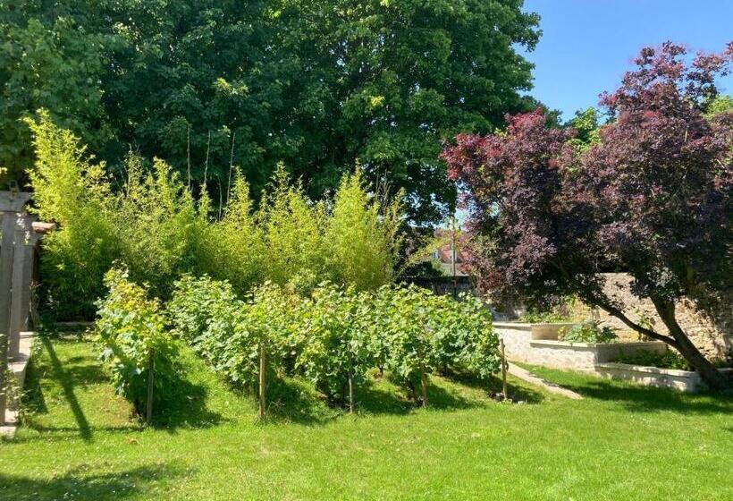 Номер Стандарт, Pierres Et Jardins
