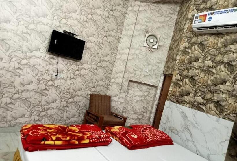 带景观的三人标准房间, Shri Bholanath Atithi Bhawan