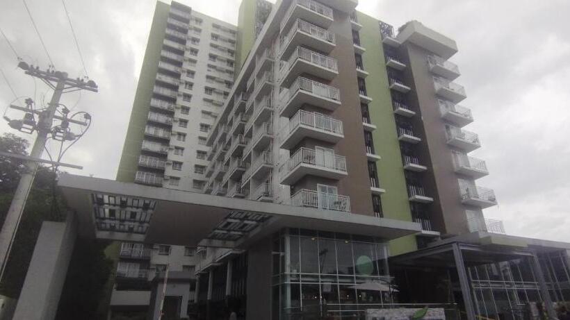 Студио Стандарт Вид на Бассейн, Cozy Studio Condo At Mesatierra Garden Residences