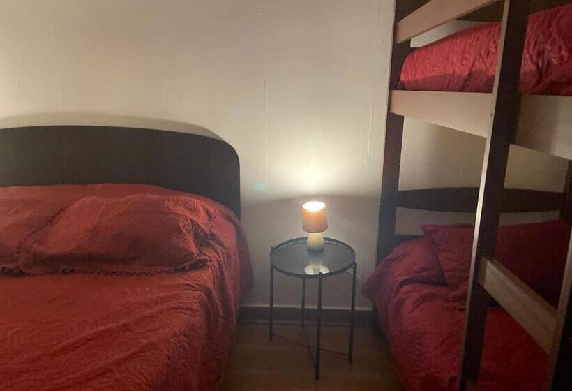 Номер Стандарт Четырехместный Совместный Санузел, Hostal Entreorientes