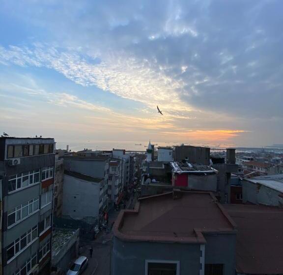 Студия Стандарт, Yeldeği̇rmeni̇ Otel