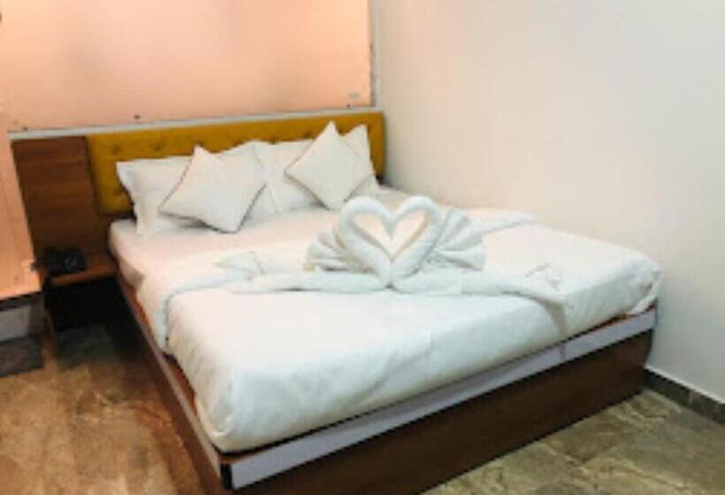 Номер Deluxe, Santeria Inn Surat