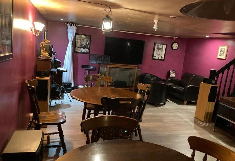 Номер Стандарт Вид на Сад, Hong Kong Inn