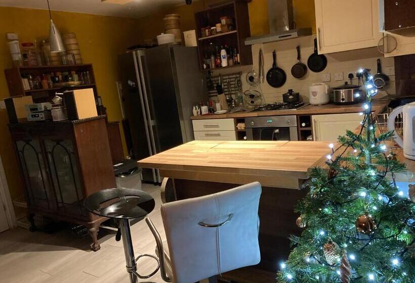 Номер Стандарт Вид на Сад, Hong Kong Inn