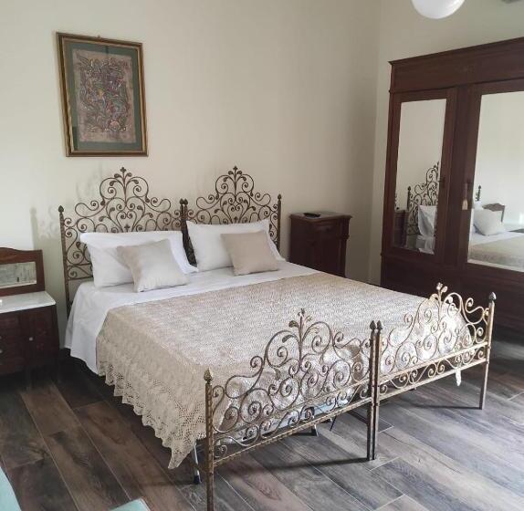 Номер Deluxe, Radici