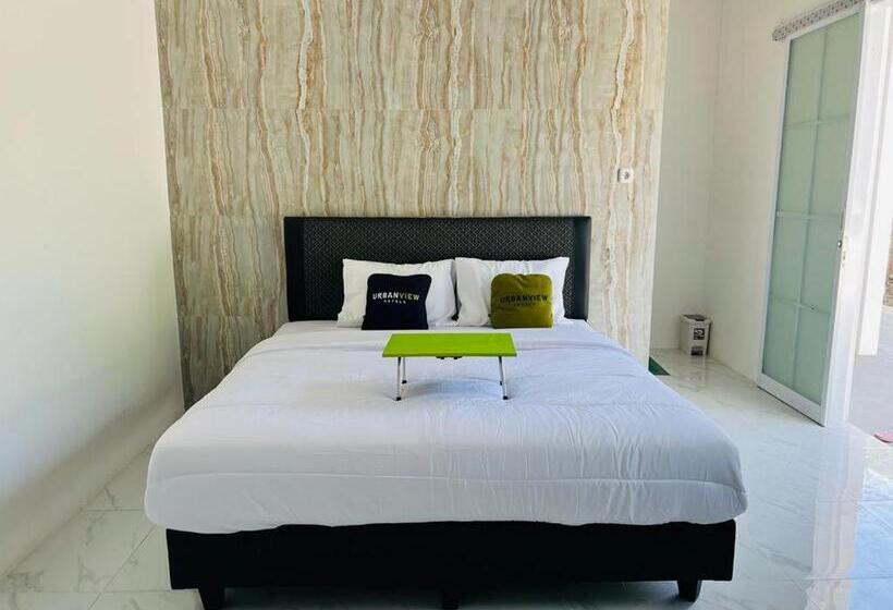 Номер Deluxe, Urbanview Hotel Nimara Ngawi By Reddoorz