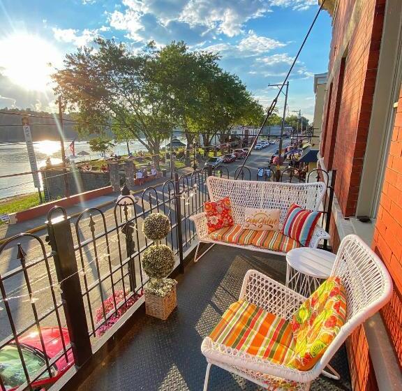 1 Bedroom Apartment Lake View, Historic New Richmond Ohio Riverfront