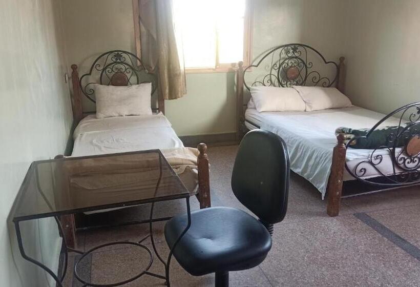 اتاق چهار تخته با دستشویی مشترک, Hôtel Hicham
