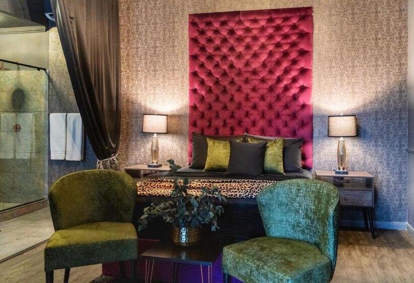 جناح مطلّ علي حمام السباحة, Osvé Boutique Cali