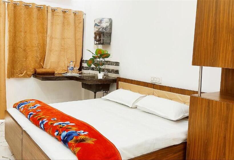 带大床的豪华间, The Paradise Suites    Studios    High Rated Rooms In Area