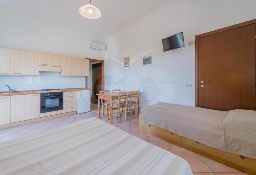 Студио Стандарт с Террасой, Residence Gli Olmi   Goelba