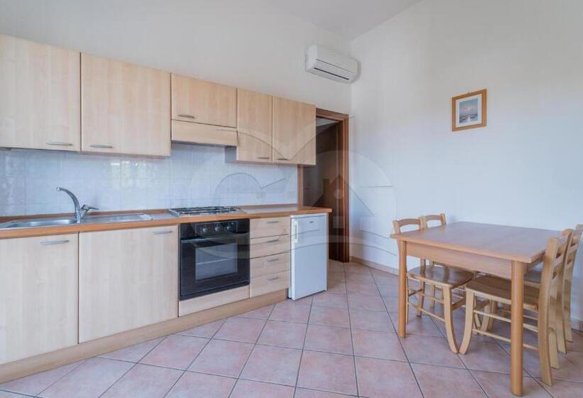 Студио Стандарт с Террасой, Residence Gli Olmi   Goelba