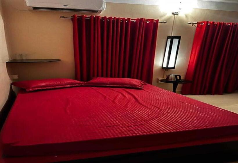 اتاق کلاسیک سه تخته, Oyo Ganapati Bhawan Homestay