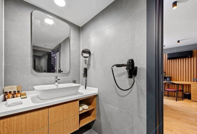 Полулюкс, Ibos Hotels Izmir Alsancak