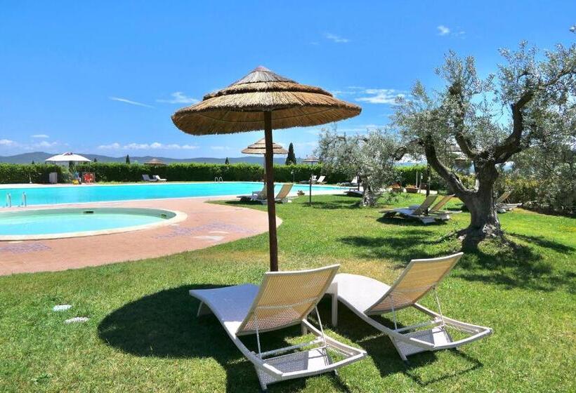 آپارتمان 1 خوابه همکف, Isa Apartments 4 Beds, Ground Floor With Private Outdoor Area, In Residence With Swimming Pool