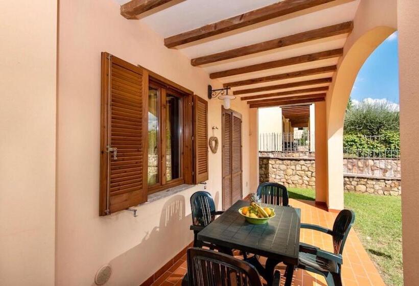 آپارتمان 1 خوابه همکف, Isa Apartments 4 Beds, Ground Floor With Private Outdoor Area, In Residence With Swimming Pool