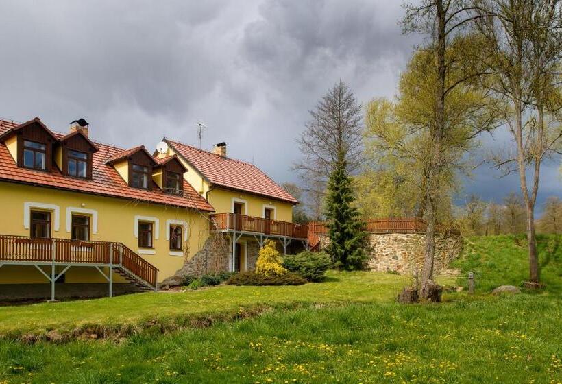 带1个卧室带花园景观的公寓, Mlýn Kamenice