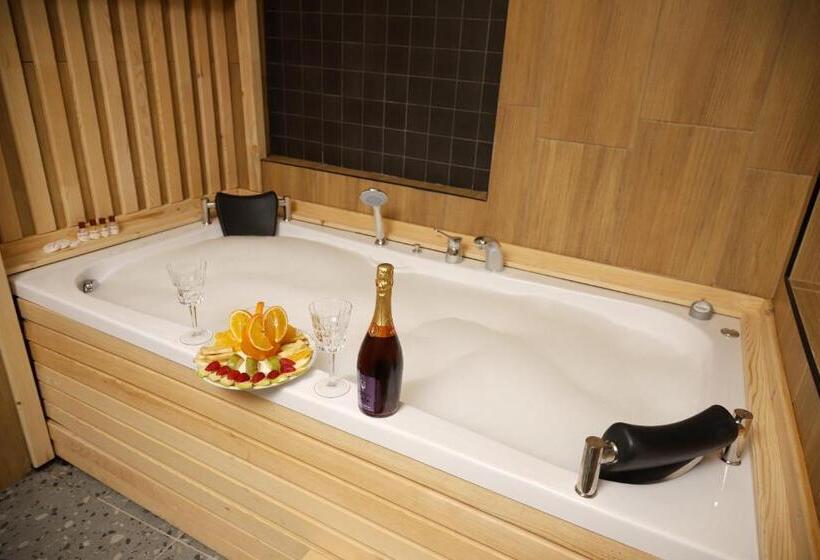سوییت لوکس, Rush Hotel Tokat