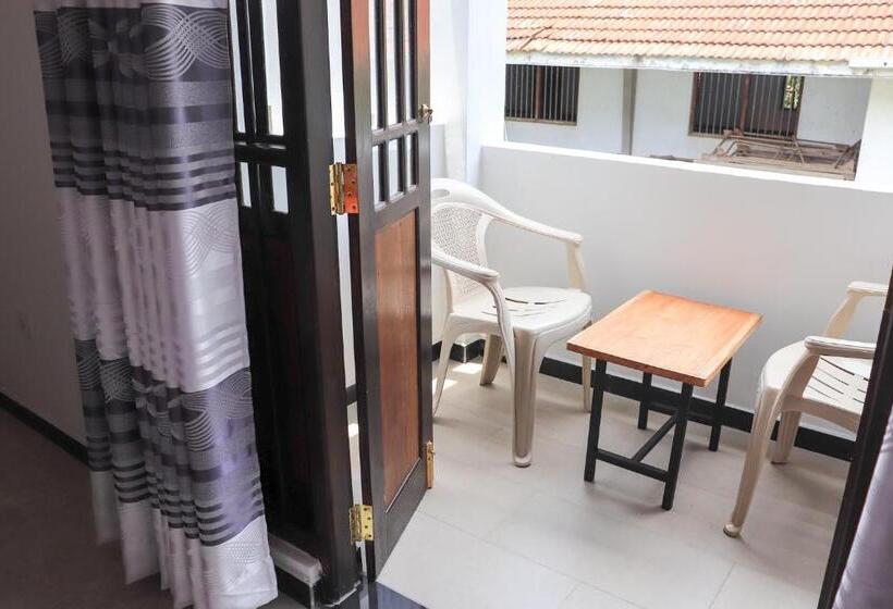 اتاق لوکس با بالکن, Welcome Inn Mirissa