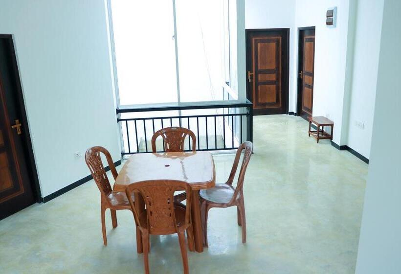 اتاق لوکس سه تخته, Welcome Inn Mirissa