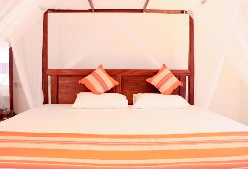 اتاق لوکس سه تخته, Welcome Inn Mirissa