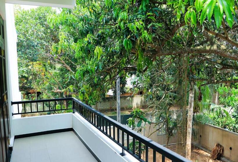 اتاق لوکس سه تخته, Welcome Inn Mirissa