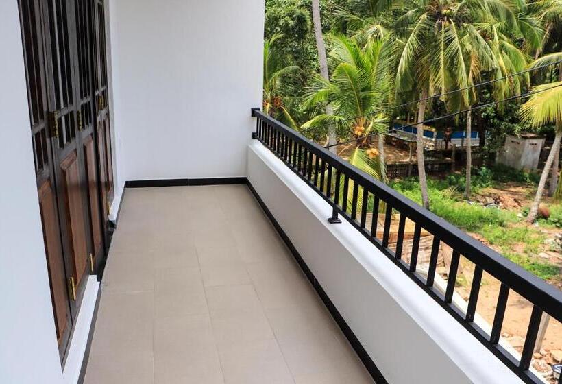 اتاق لوکس با بالکن, Welcome Inn Mirissa