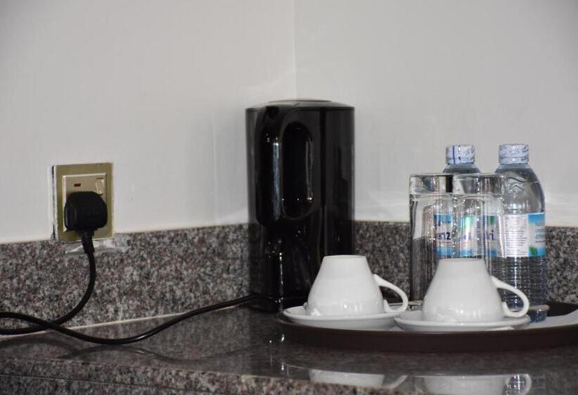 اتاق لوکس یک تخته, Pent House Inn Namugongo