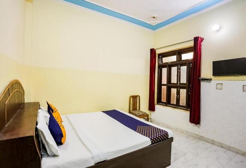 Трехместный Номер Классика, Oyo Shri Neelkanth Hotel & Restaurant