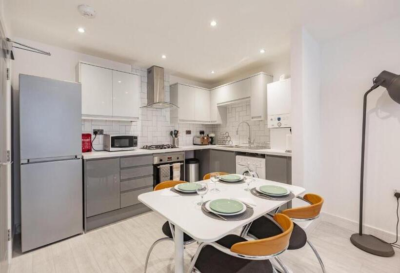 Апартаменты 2 Спальни, Pembroke Heights