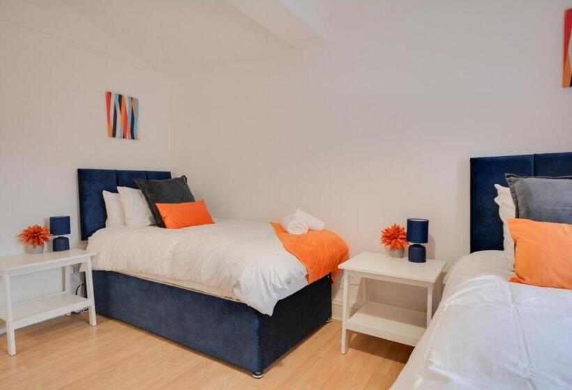 Апартаменты 1 Спальня, Cosy 2bd Flat Near City And Beach   30 Percent Off Long Term Bookings