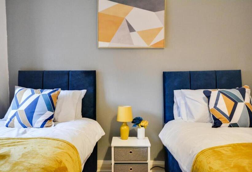 Апартаменты 1 Спальня, Cosy 2bd Flat Near City And Beach   30 Percent Off Long Term Bookings